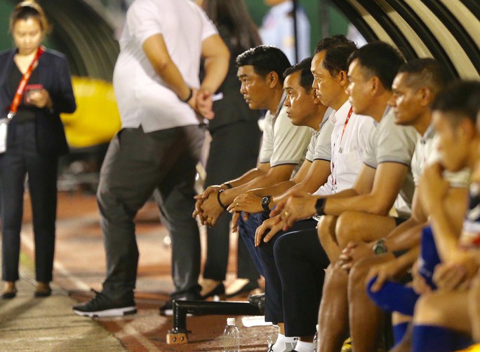 Thủ môn Tấn Trường tạo hoài nghi khi B.Bình Dương thua sốc CLB Philippines - Ảnh 4.
