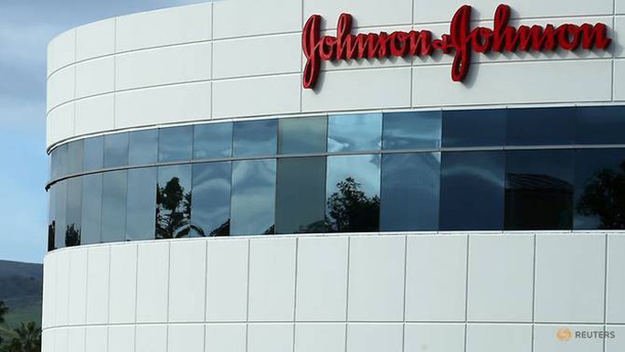 Buộc Johnson&Johnson bồi thường 29,4 triệu USD cho một phụ nữ ung thư - Ảnh 1.