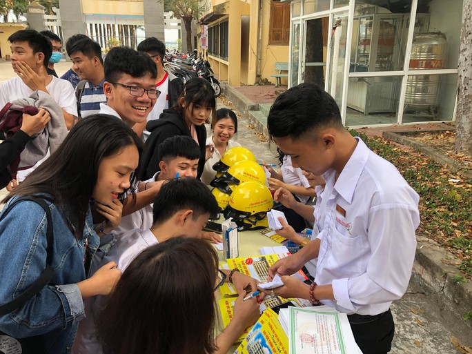 Đưa trường học đến thí sinh: Học ngành gì để không thất nghiệp? - Ảnh 24.