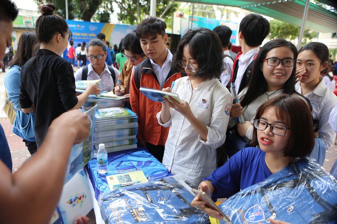 Đưa trường học đến thí sinh: Học ngành gì để không thất nghiệp? - Ảnh 25.