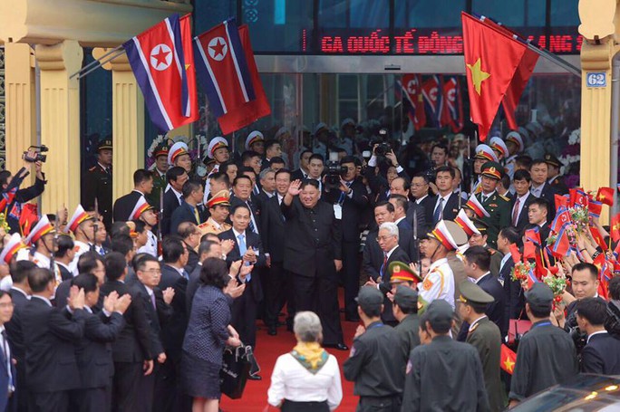 Người dân Đồng Đăng chào tạm biệt Chủ tịch Triều Tiên Kim Jong-un - Ảnh 1.
