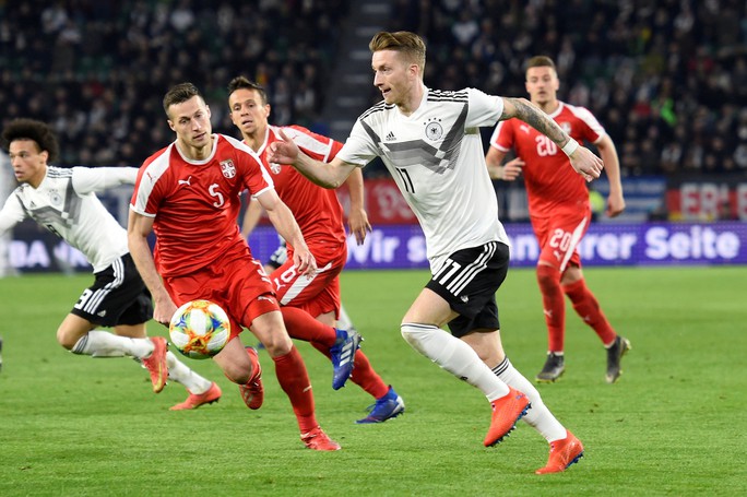 Xe tăng Đức suýt tuột xích trước Serbia trên sân nhà - Ảnh 5.