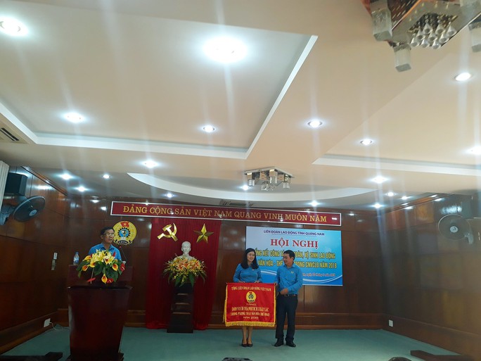 Quảng Nam: Khen thưởng cho các tập thể, cá nhân đạt thành tích phong trào Xanh – Sạch – Đẹp - Ảnh 3.