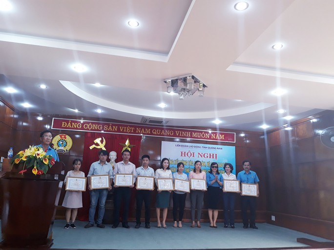 Quảng Nam: Khen thưởng cho các tập thể, cá nhân đạt thành tích phong trào Xanh – Sạch – Đẹp - Ảnh 4.