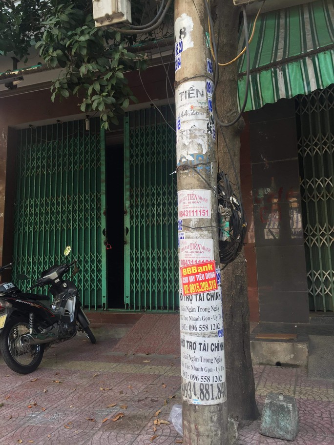 Nhếch nhác tờ rơi cho vay nặng lãi tràn lan trên đường phố Đà Nẵng - Ảnh 9.