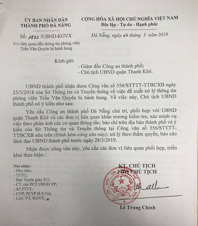 Chủ tịch Đà Nẵng yêu cầu báo cáo vụ phóng viên Báo Người Lao Động bị hành hung - Ảnh 1.