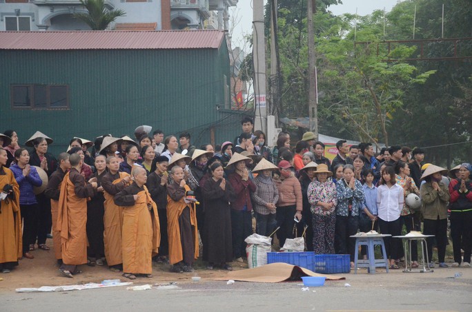 Xác định nguyên nhân ban đầu vụ xe khách tông 7 người đi đưa tang tử vong - Ảnh 4.