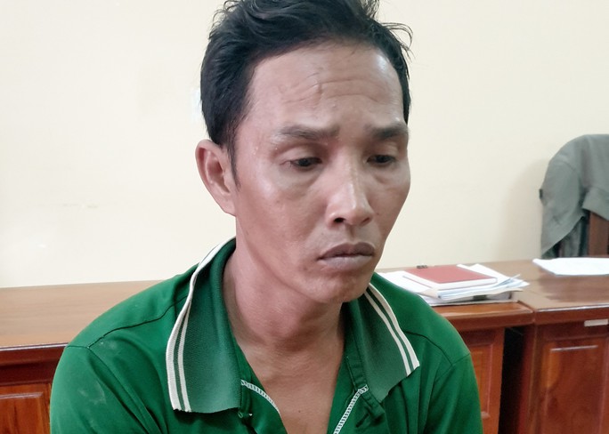 Kéo lưới làm đau tay bạn, ngư phủ bị đâm chết - Ảnh 1.