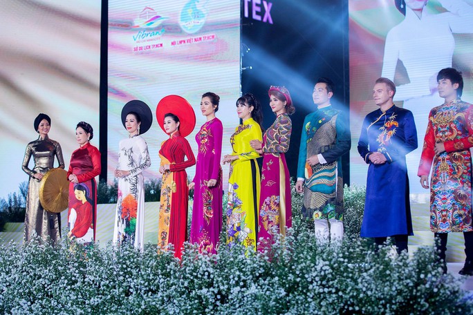 Ca sĩ Kyo York Tôi yêu áo dài Việt Nam - Ảnh 3.
