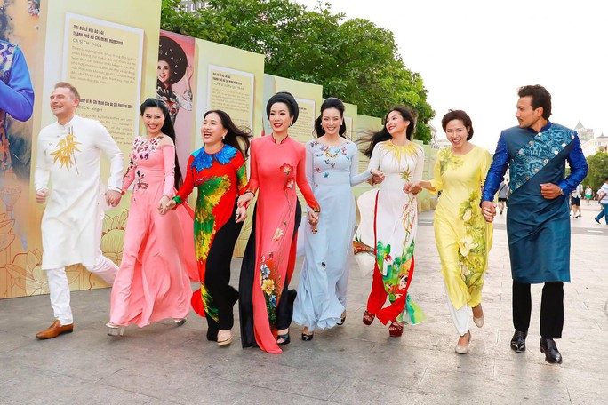 Ca sĩ Kyo York Tôi yêu áo dài Việt Nam - Ảnh 8.