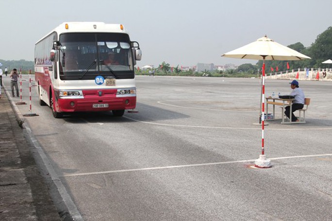 Khẩn trương đề xuất giải pháp siết chặt quản lý, cấp giấy phép lái xe - Ảnh 1.
