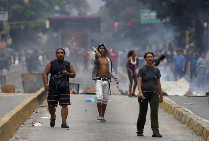 Venezuela: Người dân phóng hỏa gần dinh tổng thống vì mất điện - Ảnh 8.