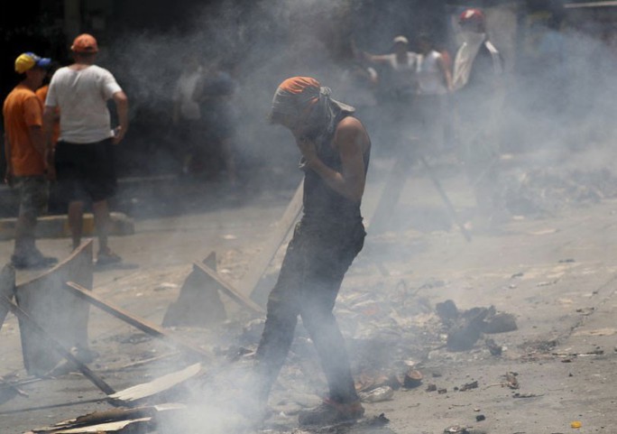 Venezuela: Người dân phóng hỏa gần dinh tổng thống vì mất điện - Ảnh 7.