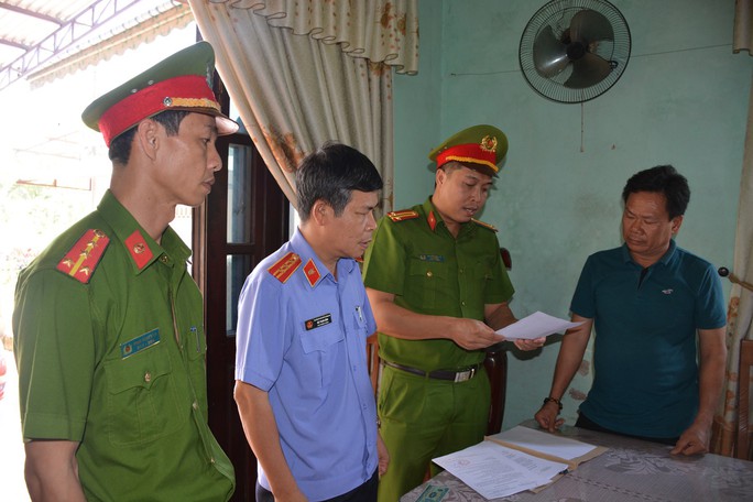 Quảng Nam: Lập khống hồ sơ đất đai, 3 cán bộ bị bắt - Ảnh 1.