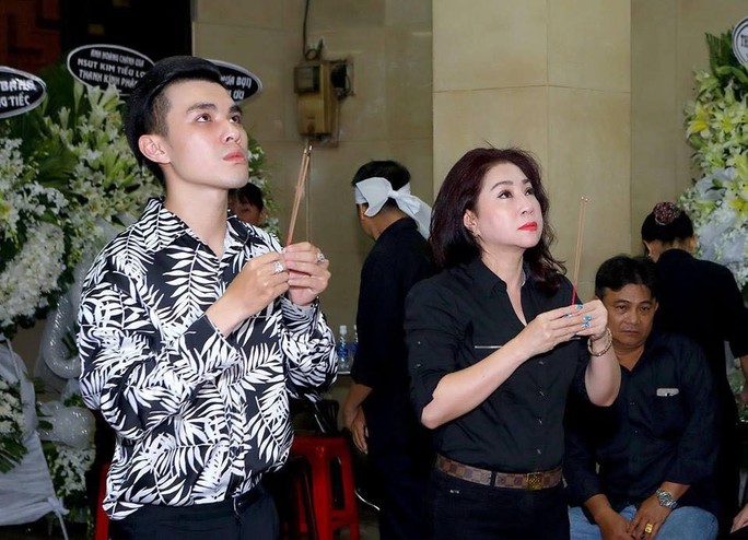 Nghệ sĩ Anh Vũ về quê nhà trong tình thương quá lớn của công chúng - Ảnh 10.