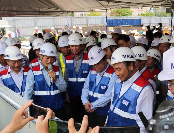 Thủ tướng Nguyễn Xuân Phúc chỉ đạo đảm bảo nguồn lực cho tuyến metro số 1 - Ảnh 3.