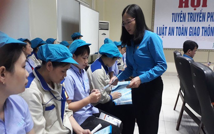 CÔNG ĐOÀN NGÀNH XÂY DỰNG HÀ NỘI: Trang bị kiến thức pháp luật cho công nhân xây dựng - Ảnh 1.