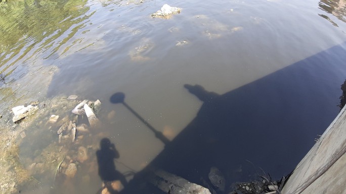 Nước thải tràn ra sông Hàn: Sở TN-MT Đà Nẵng truy tìm nguyên nhân - Ảnh 1.