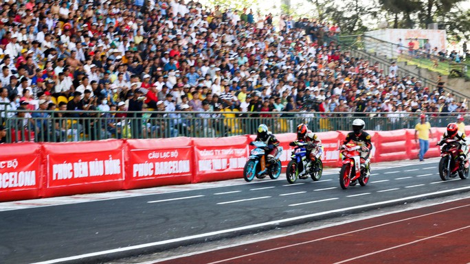 đua moto