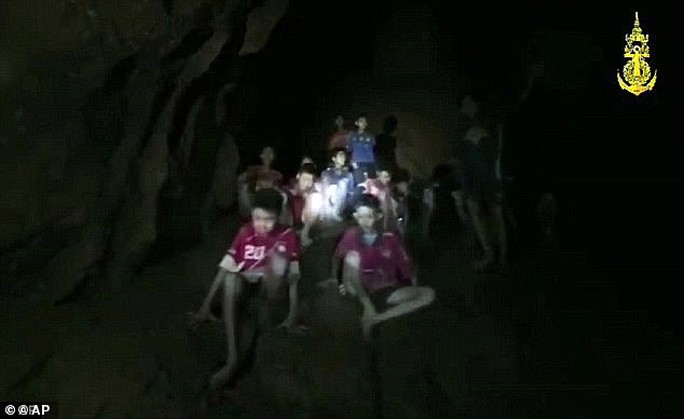Tiết lộ chấn động vụ giải cứu đội bóng nhí Thái Lan khỏi hang động - Ảnh 1.
