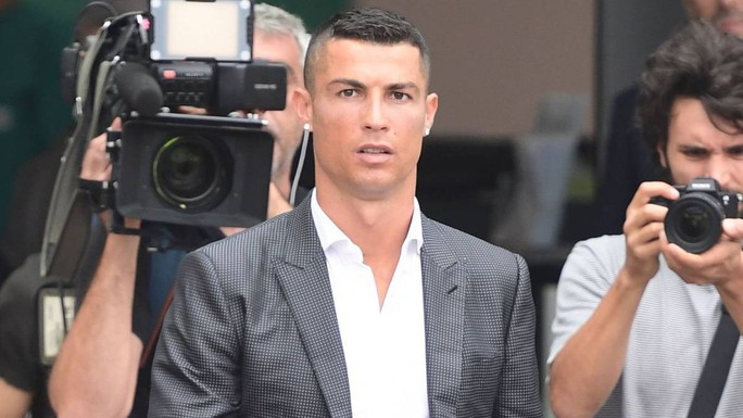 ronaldo trốn thuế
