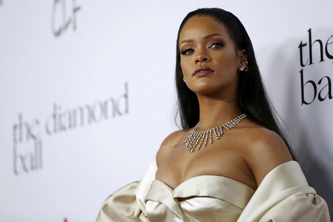 “Viên ngọc đen” Rihanna làm nên lịch sử thời trang - Ảnh 1.