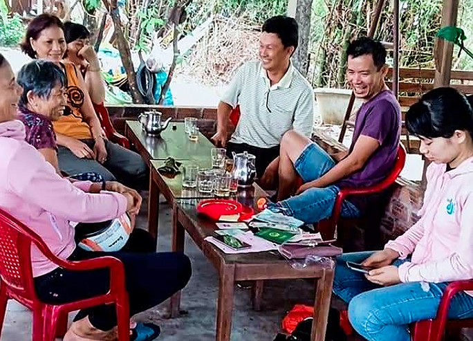 Cặp vợ chồng nghèo trả lại hơn 100 triệu đồng nhặt được - Ảnh 2.