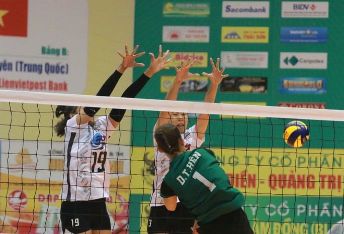 Chật vật vượt U23 Thái Lan, chủ nhà chạm tay vé bán kết - Ảnh 2.