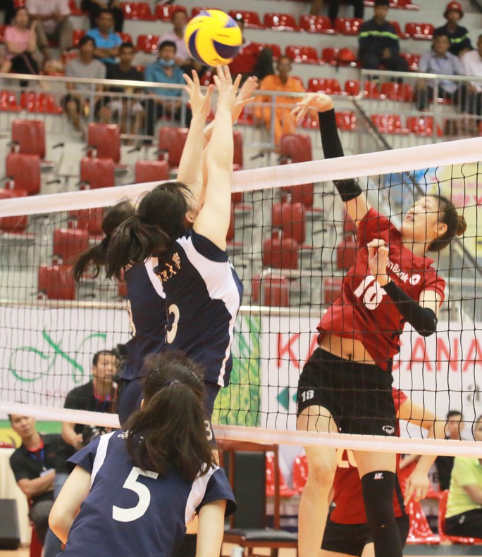 Chật vật vượt U23 Thái Lan, chủ nhà chạm tay vé bán kết - Ảnh 7.