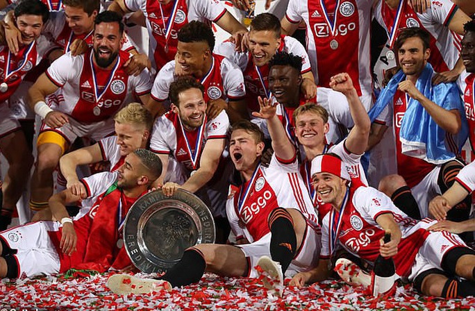 Chính thức: Bóng đá Hà Lan vỡ trận, hủy bỏ mùa giải vô địch Eredivisie - Ảnh 1. Chính thức: Bóng đá Hà Lan vỡ trận, hủy bỏ mùa giải vô địch Eredivisie - Ảnh 1.