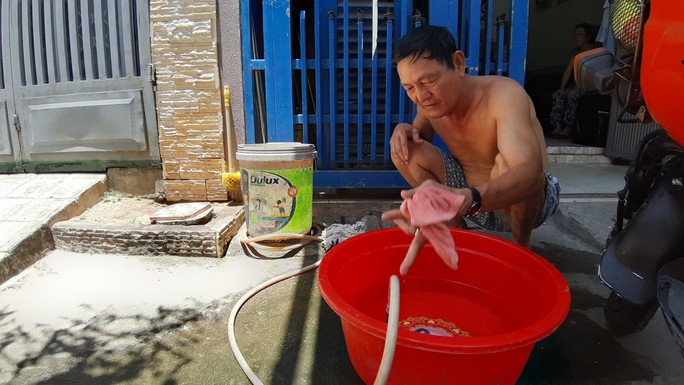 Đà Nẵng: Người dân một số khu vực khốn đốn vì nước sạch không có một giọt - Ảnh 2.