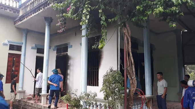 Tích góp 130 triệu đồng trả ngân hàng để trong nhà, bị sét đánh trúng thiêu rụi - Ảnh 1.