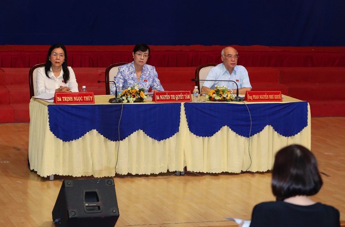 Nguyên Chủ tịch HĐND TP HCM Nguyễn Thị Quyết Tâm tiếp xúc cử tri quận 2 - Ảnh 1.