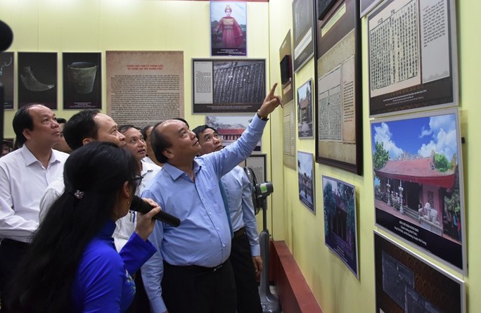 Thủ tướng tham quan triển lãm Thanh Hóa xưa và nay - Ảnh 2.