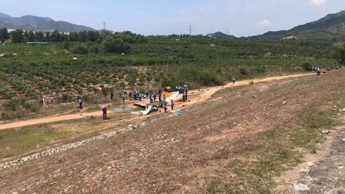 Cận cảnh rơi máy bay ở Khánh Hòa, 2 người tử nạn - Ảnh 5.