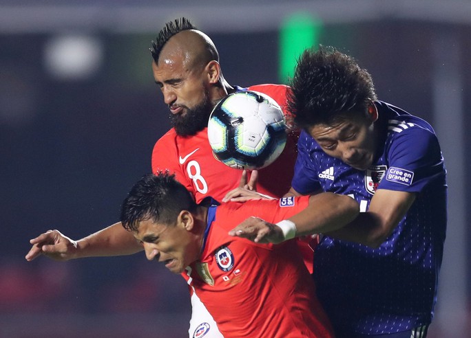 Vargas lập siêu phẩm bàn thắng, Chile đè bẹp Nhật Bản - Ảnh 1.