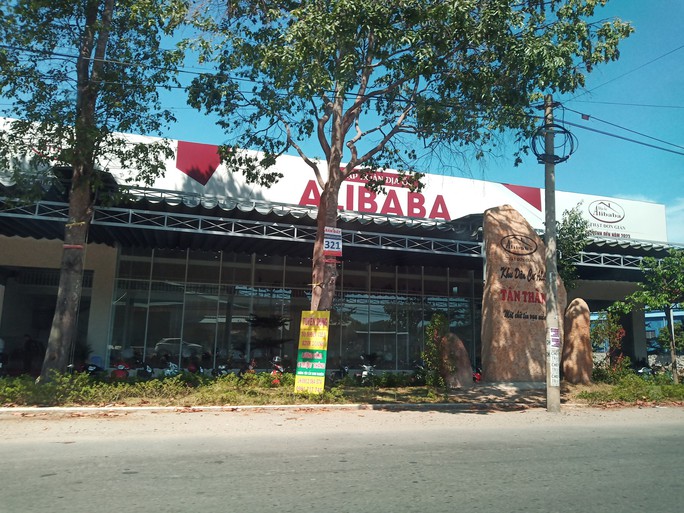 Cưỡng chế thêm công trình phía trước có bảng đá ghi Khu dân cư Alibaba Tân Thành - Ảnh 2.
