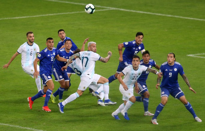 Messi ghi bàn, Argentina vẫn xếp chót bảng - Ảnh 1.