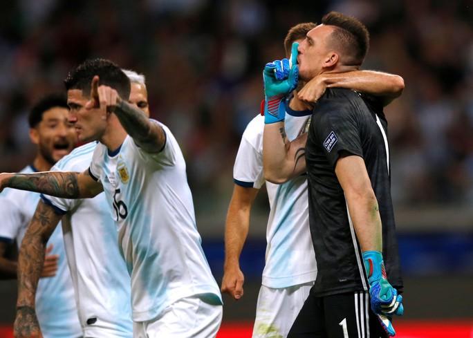 Messi ghi bàn, Argentina vẫn xếp chót bảng - Ảnh 5.