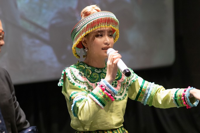 Mị Hoàng Thùy Linh không chờ A Phủ giải cứu - Ảnh 3.