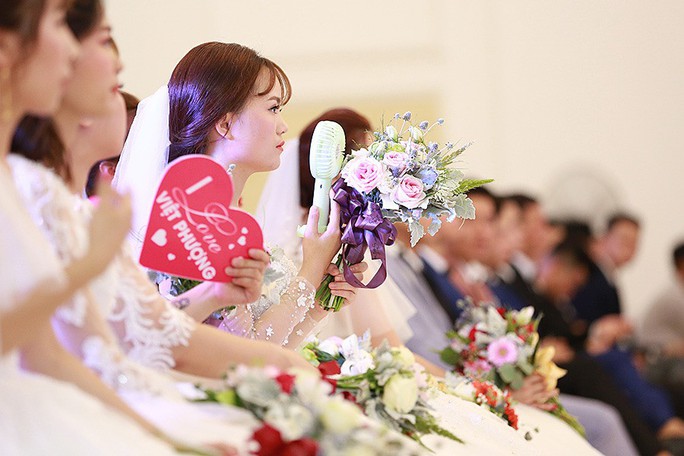 Ấn tượng lễ cưới tập thể của  công nhân  - Ảnh 2.