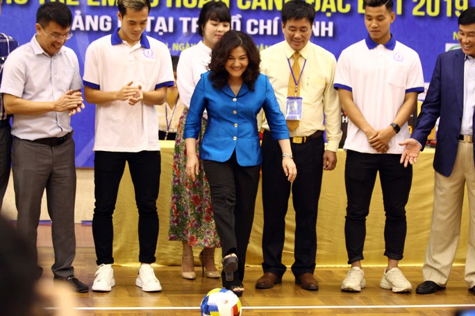 Văn Toàn khai mạc giải bóng đá quốc gia dành trẻ em có hoàn cảnh đặc biệt năm 2019 - Ảnh 1.