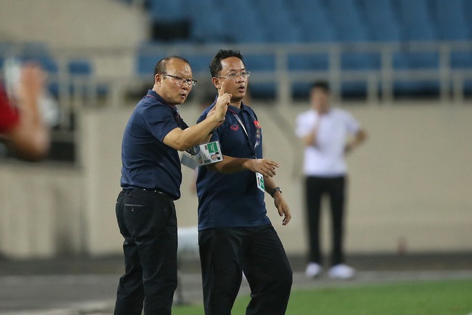  HLV Park Hang-seo: Tôi không bị chi phối bởi tiền lương... - Ảnh 1.