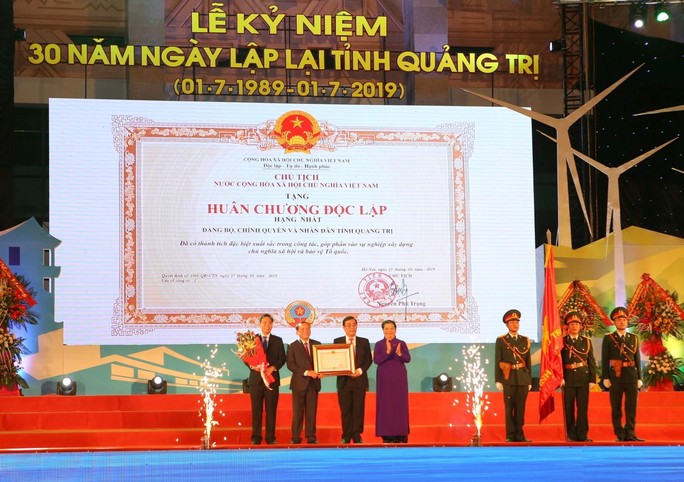 Kỷ niệm 30 năm lập lại tỉnh Quảng Trị: Đón nhận Huân chương Độc lập hạng nhất - Ảnh 1.