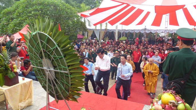 Nguyên Chủ tịch nước Trương Tấn Sang thắp hương tri ân các liệt sĩ trước ngày Giỗ trận Vị Xuyên - Ảnh 4.