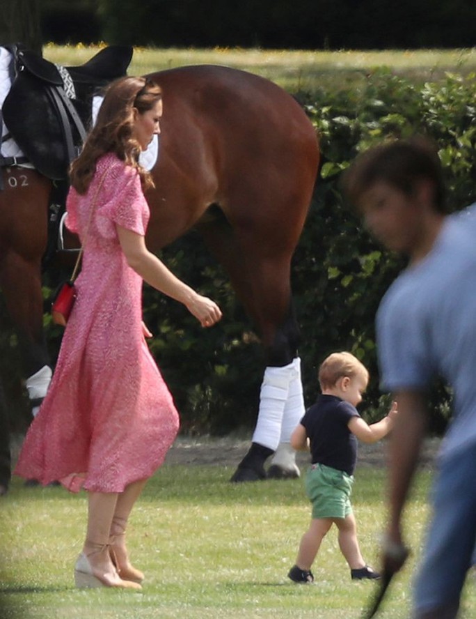 Hình ảnh đi chơi chung hiếm hoi của hai gia đình Hoàng tử Anh - Ảnh 5.