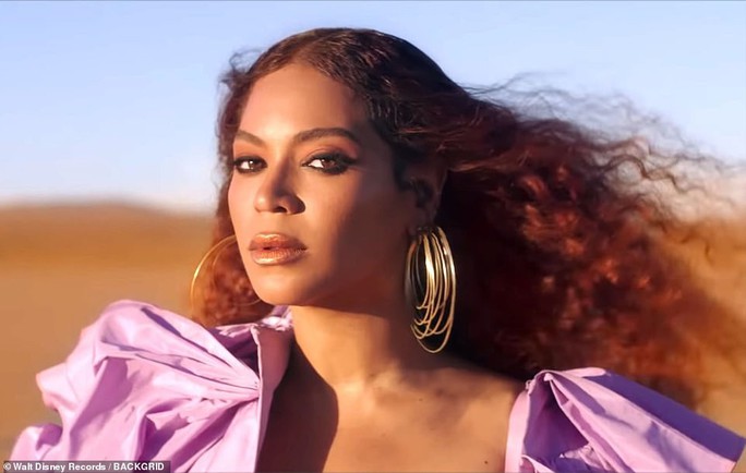 Ong chúa Beyonce được ngợi khen với thời trang sặc sỡ - Ảnh 2.