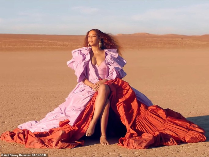 Ong chúa Beyonce được ngợi khen với thời trang sặc sỡ - Ảnh 1.
