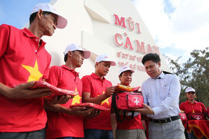 Sát cánh cùng ngư dân - Ảnh 1. Sát cánh cùng ngư dân - Ảnh 1.