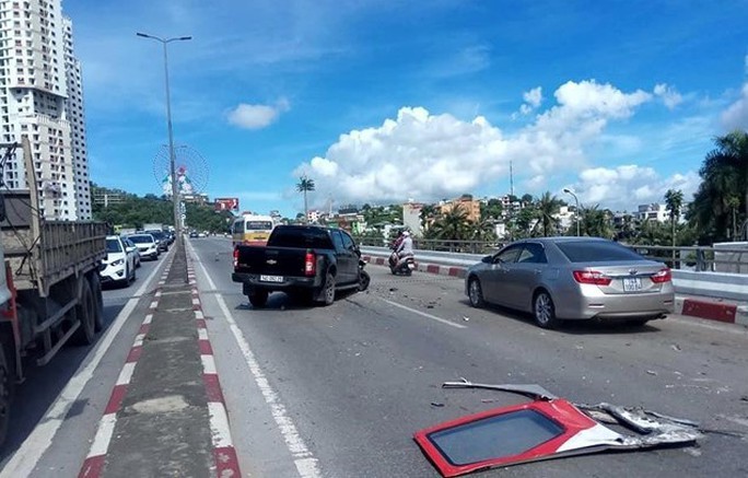 Vụ xe khách gây tai nạn kinh hoàng: Hai nạn nhân đã tử vong - Ảnh 2.